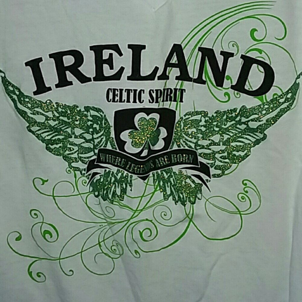 Traditional Craftwear Ireland NWOT xs t-shirt.